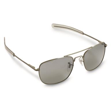HUMVEE Men's Pilot Polarized Sunglasses