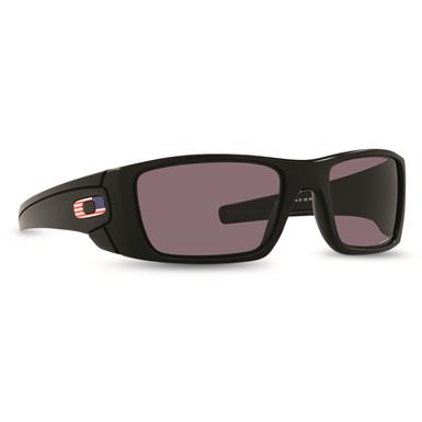 Oakley Standard Issue Fuel Cell US Flag Collection Sunglasses with Prizm Lenses