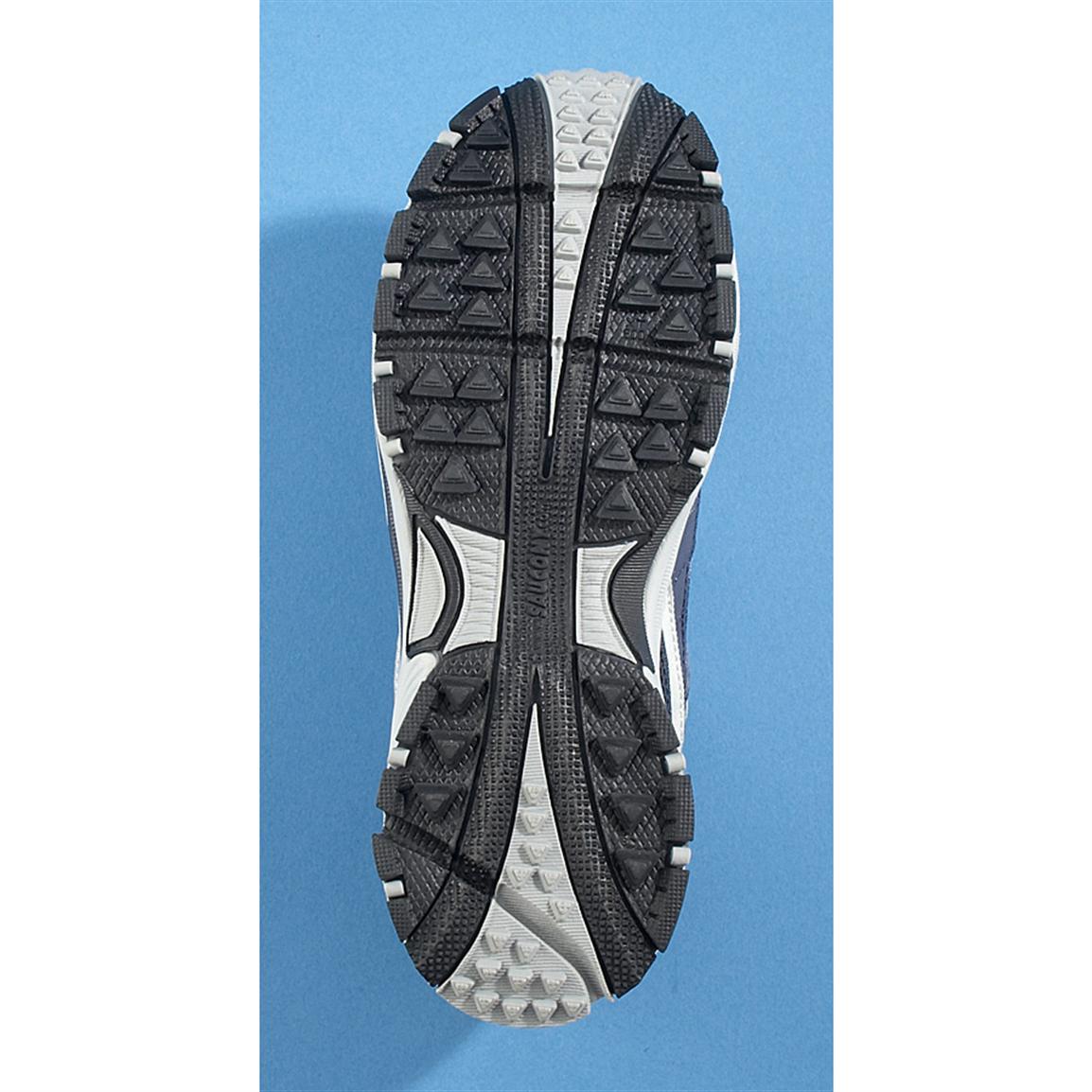 white nike shoes men's