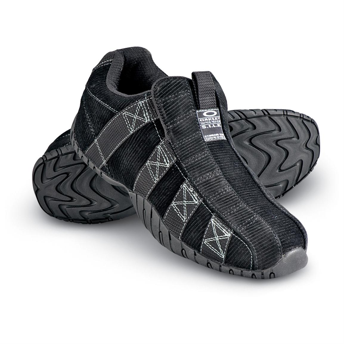 oakley slip on shoes