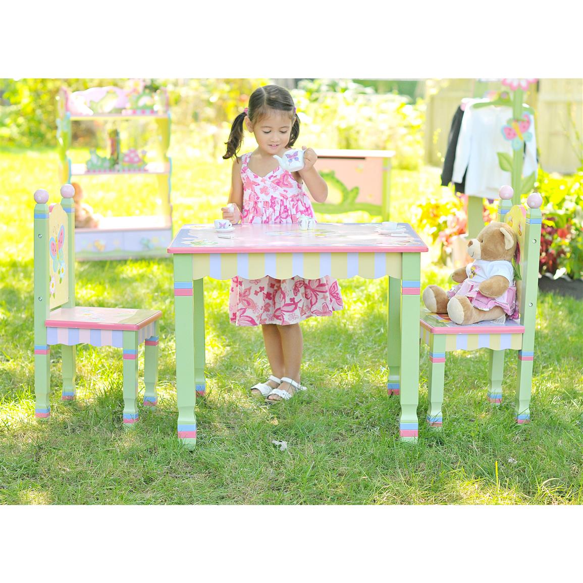 Magic Garden Table And Chairs : Brookstone 5 Piece Outdoor Dining Set