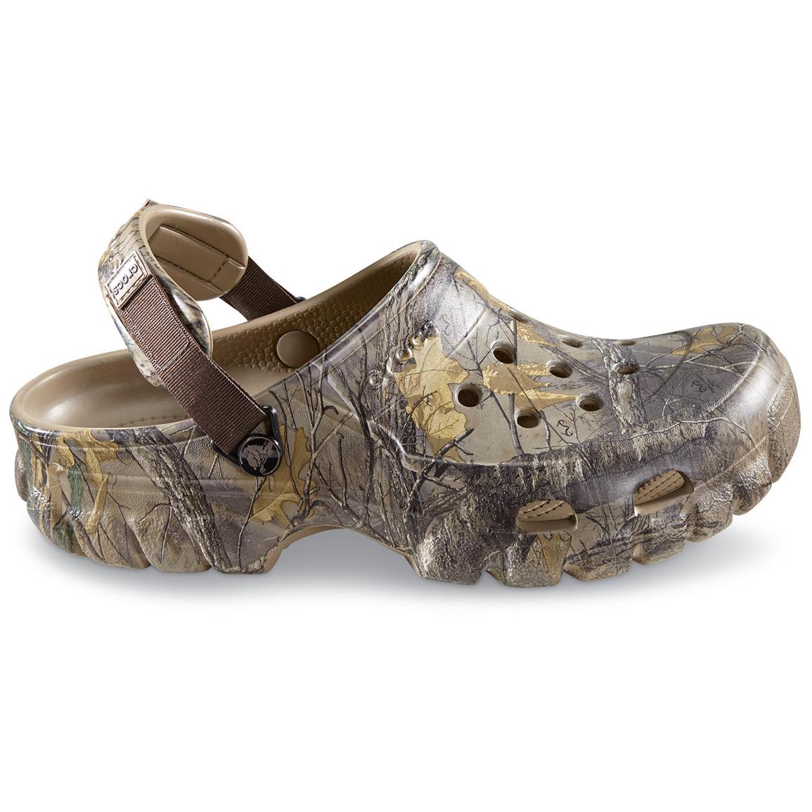 Crocs Men's Offroad Camo Sport Clogs, Realtree - 676336, Sandals & Flip ...