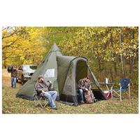 Easy single-pole setup Entryway with gear vestibule • Sleeps 8-10 • 14x14’ • 9’h.