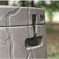 Lid latches recess into feeder body when closed