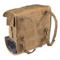 Bottom flap has 2 sets of buckles