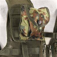 8 pockets keep gear organized