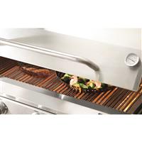 Removable handle allows you to close the grill top with skillet in place