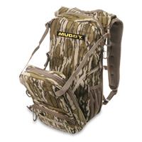 Kangaroo pocket with lashing straps