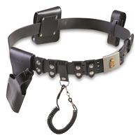Rich leather belt and pouches, Detailed metal buckle with crest