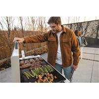Flat top with 668.4 sq. in. cooking surface