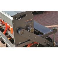 Adjustable seed slots allow you to specify the opening width to fit your needs