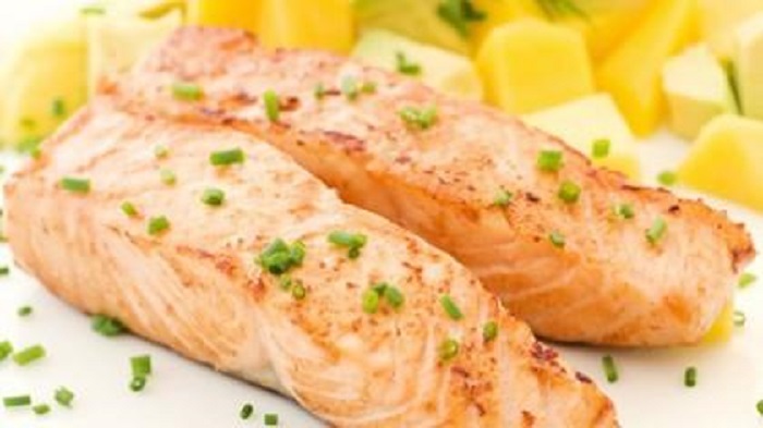 Grilled Salmon With Mango Salsa

